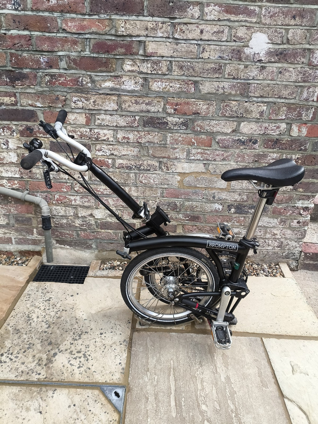 Brompton black M6L 6 speed folding bike excellent condition recently serviced