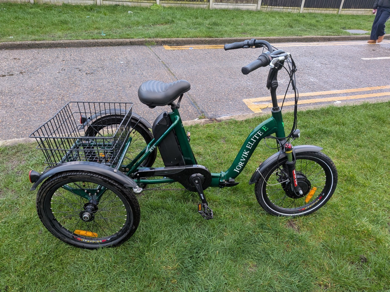 Jorvik Elite Jet E-20 Folding Trike, ONLY 32 MILES, BRAND NEW BATTERY, DELIVERY
