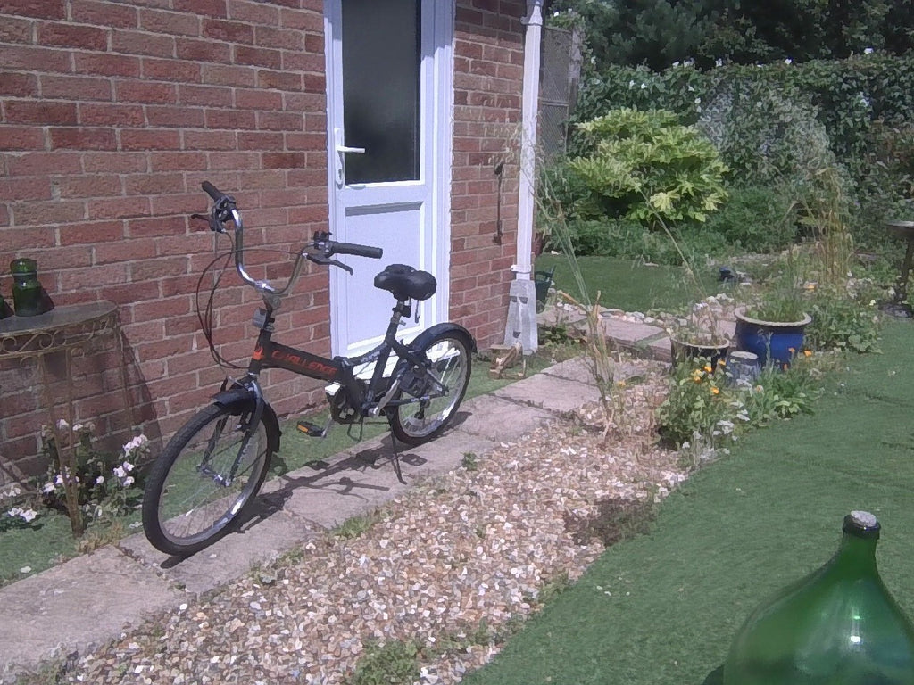 Folding Bicycle, Adults size 20 inch wheels condition used. Collection only!