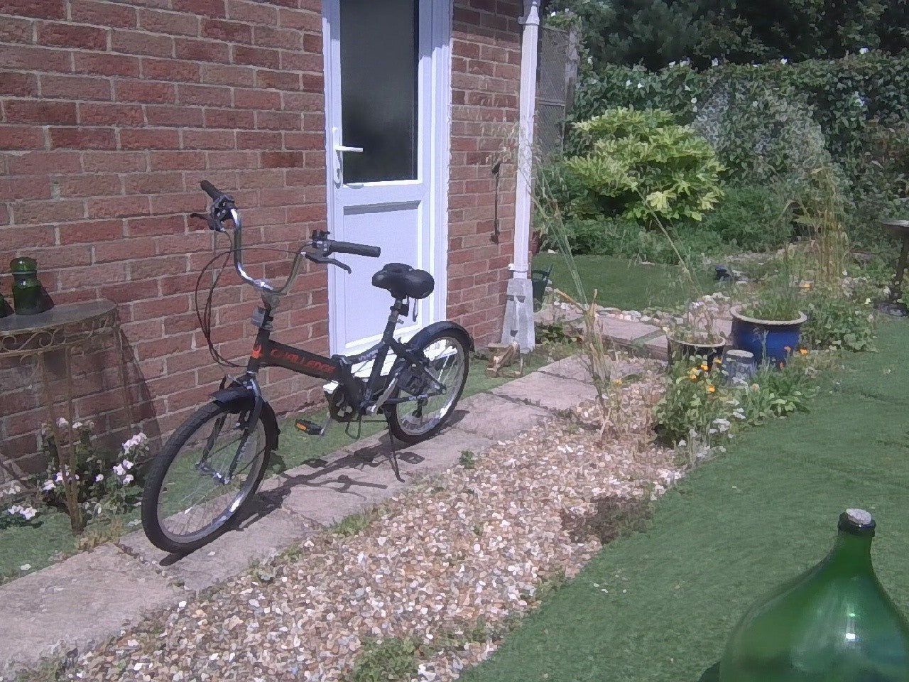 Folding Bicycle, Adults size 20 inch wheels condition used. Collection only!