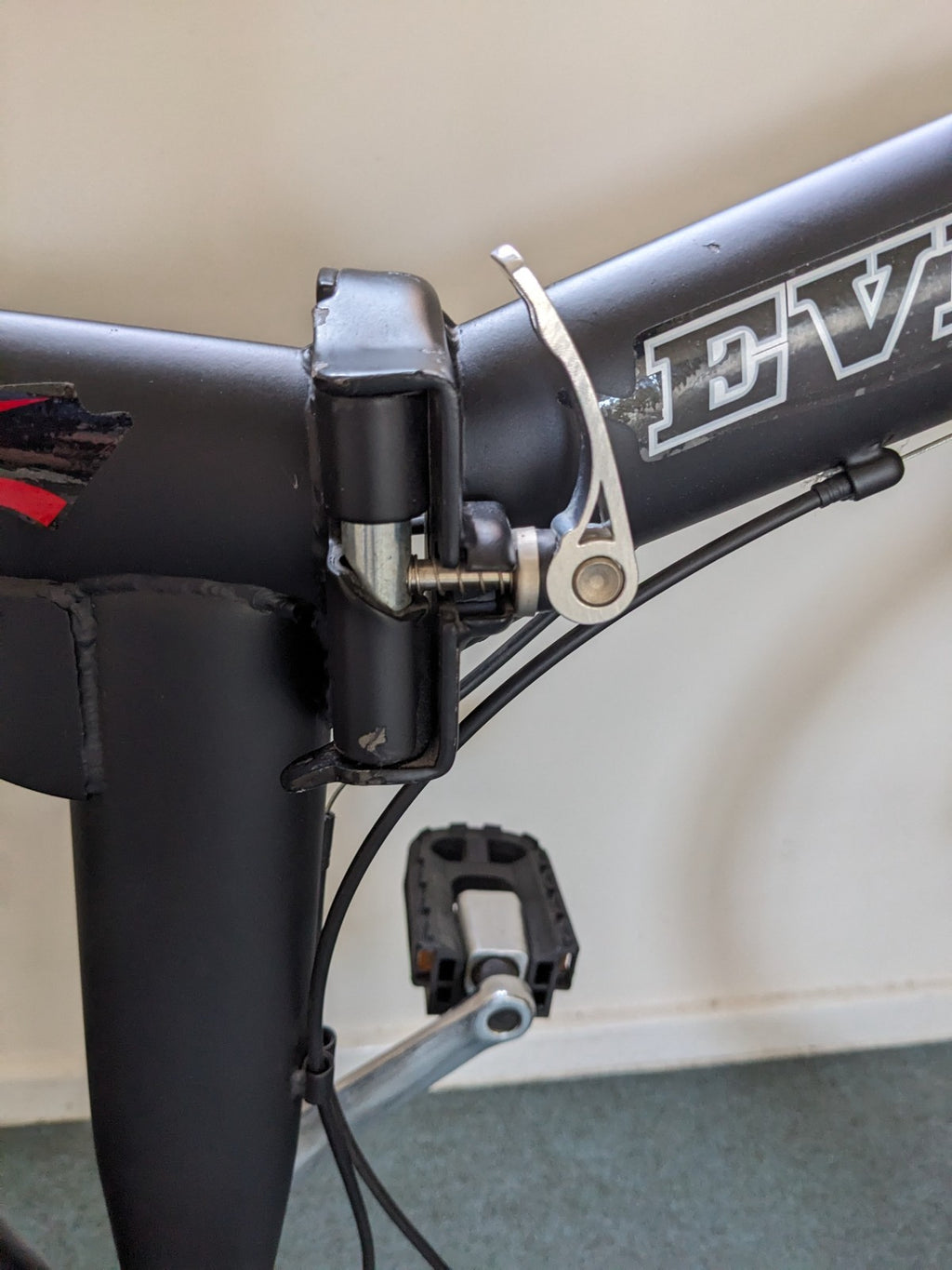 Brand new men's Everest Shimano, folding mountain bike bike