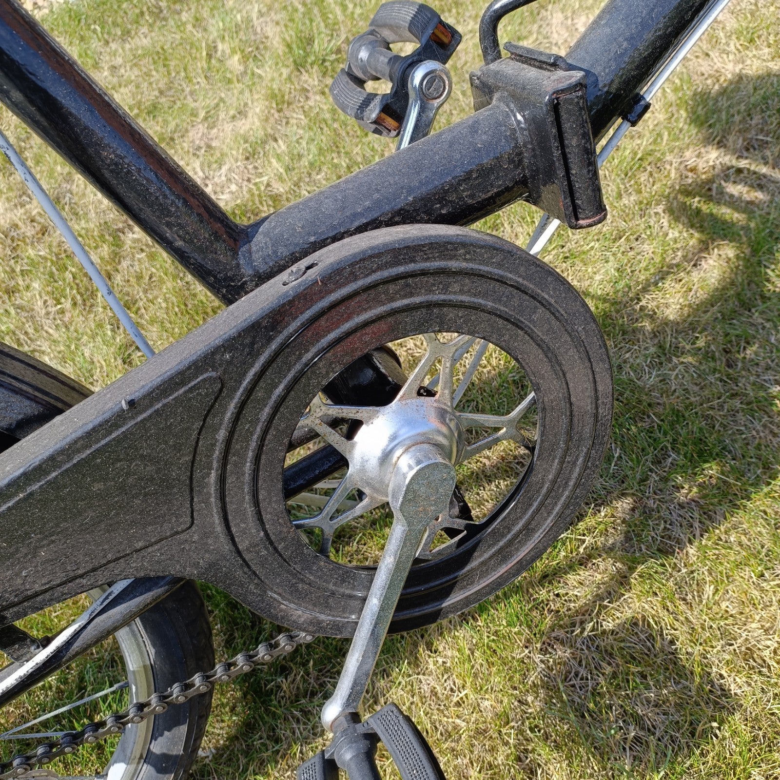 Folding Bicycle, Adults size 20 inch wheels condition used. Collection only!