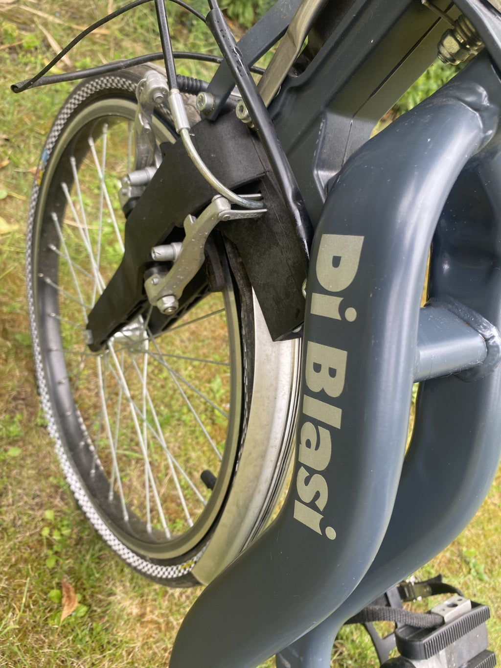 Di Blasi folding bike R32 model. Black bike in used but in great condition.