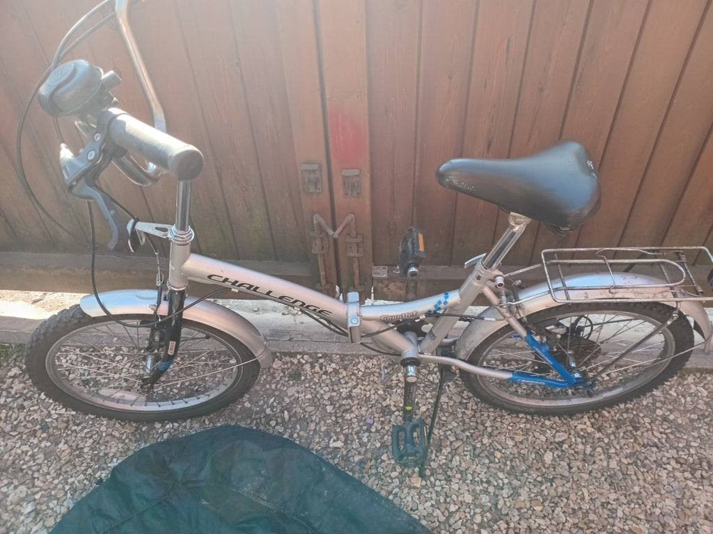Challenge Gauntlet folding bike, 20"wheels ,with Bag, lock,and rear rack