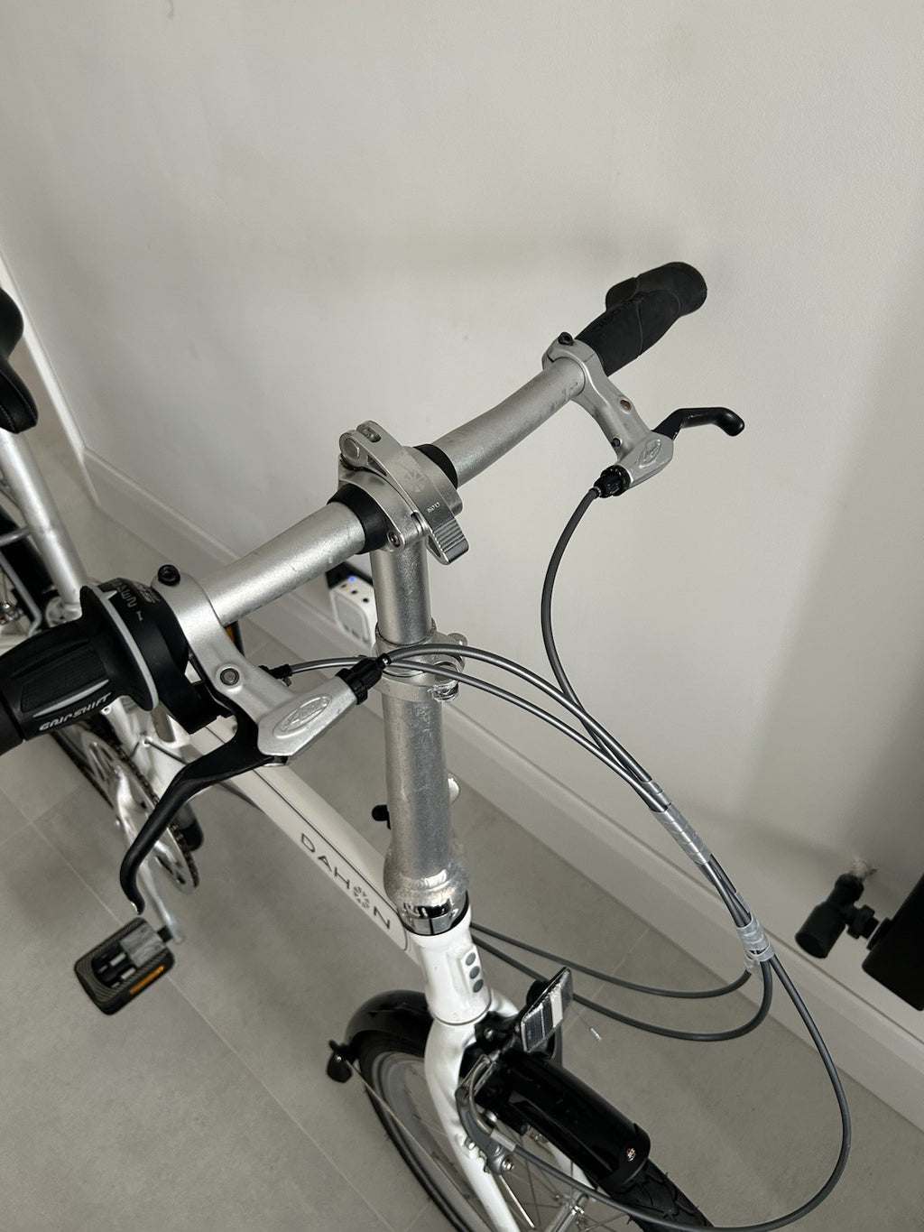 Dahon Mu P8 Folding Bike Unisex White (Excellent Condition)