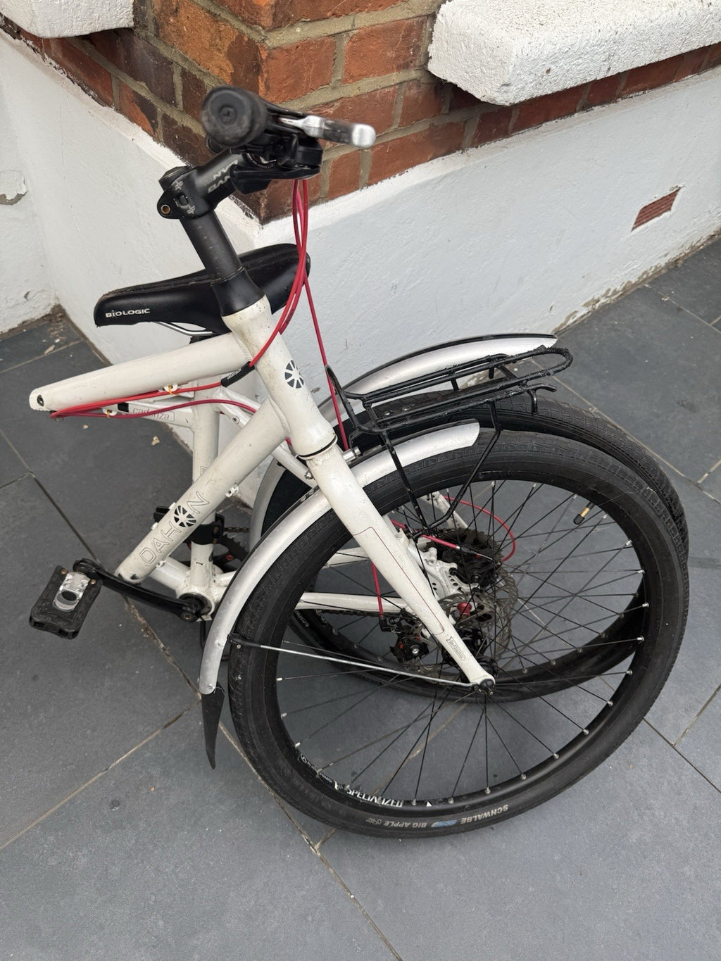 Dahon Cadenza P18 Folding Hybrid Bike Medium, 26-inch Wheels, Disc Brakes