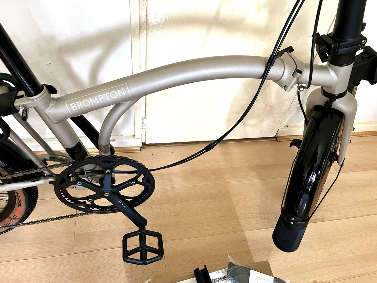 Brompton G Line Medium Folding Bike 8-Speed, Traildust White w rack & mudguards