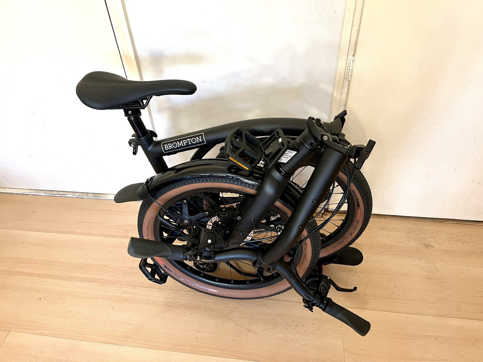 Brompton G Line 2026 with Roller Frame - 8-speed, Space Black, Medium