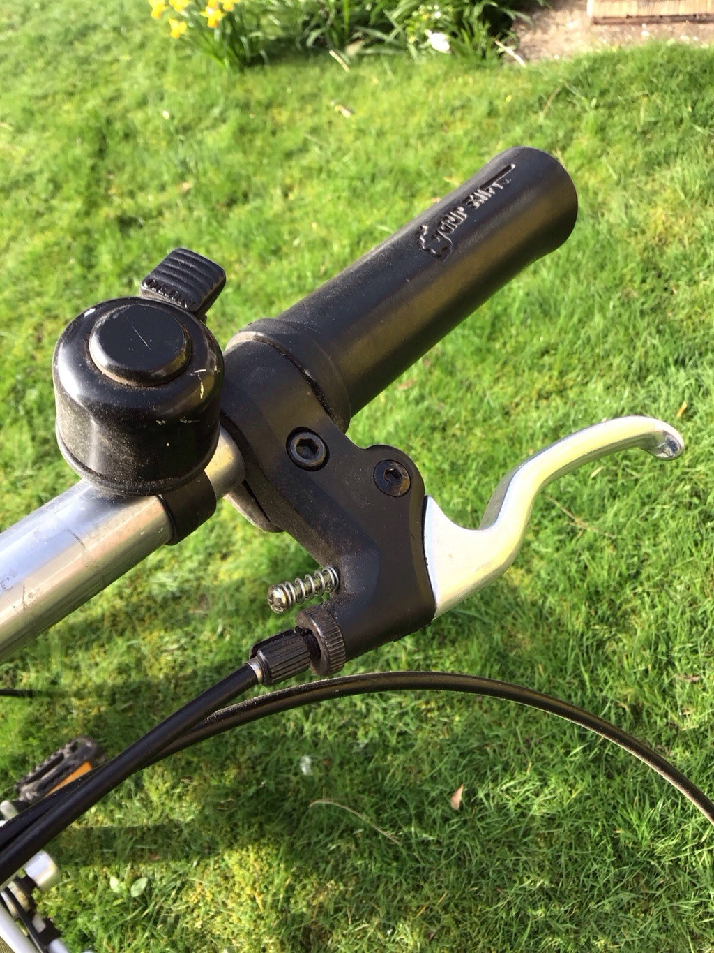 Adult folding bike for sale, unisex made by Dahon. In good condition.