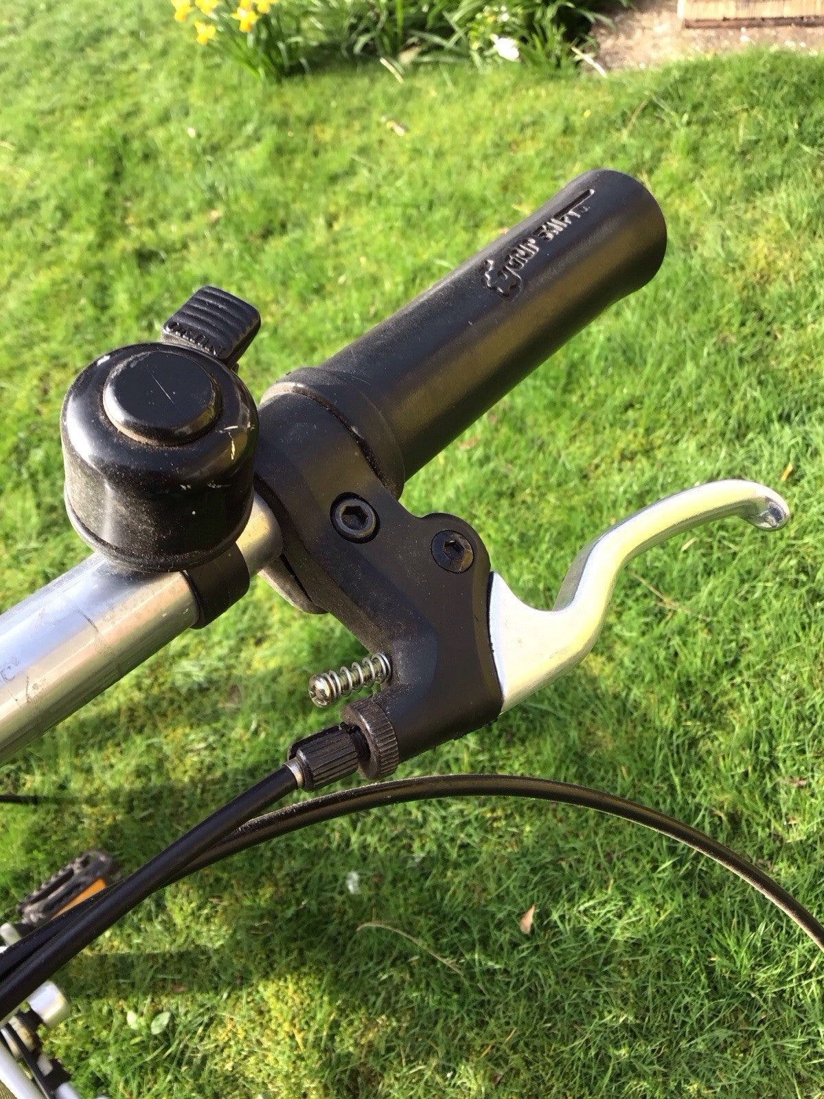 Adult folding bike for sale, unisex made by Dahon. In good condition.