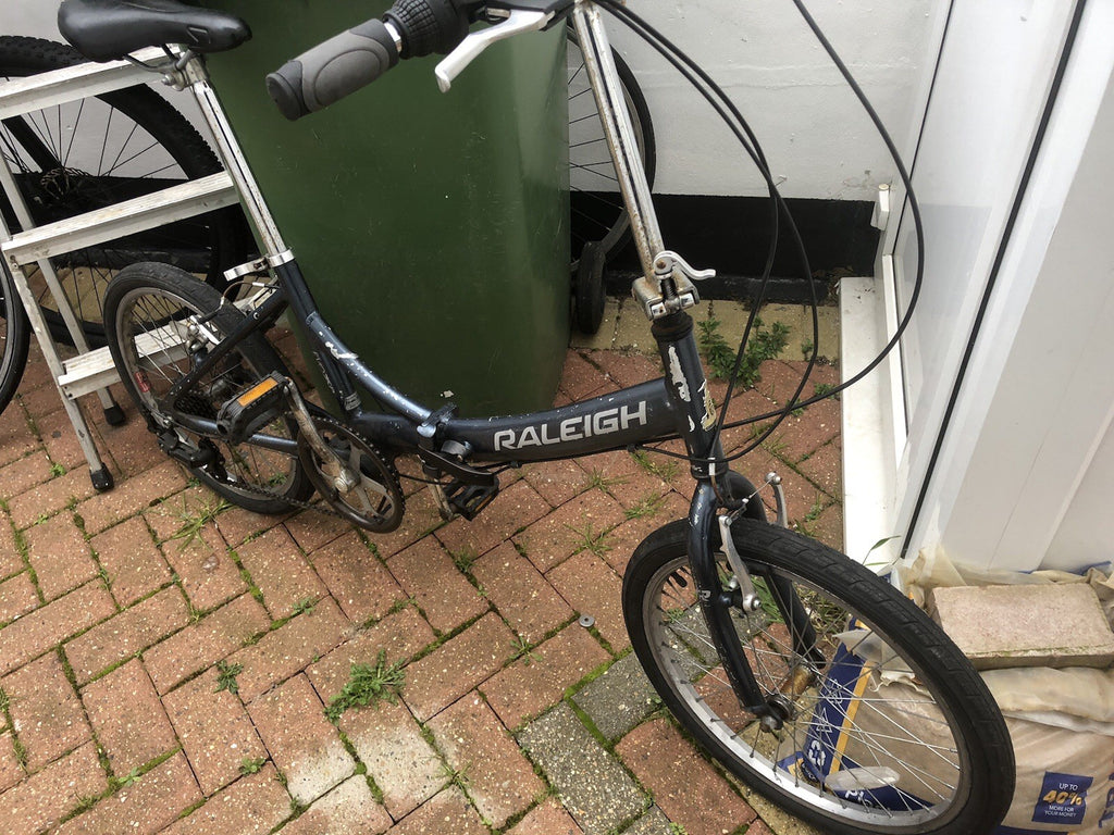 Raleigh EVO 7SP Folding Bike, Aluminum Frame, 20" Wheels, 7 Speed with Revo Grip