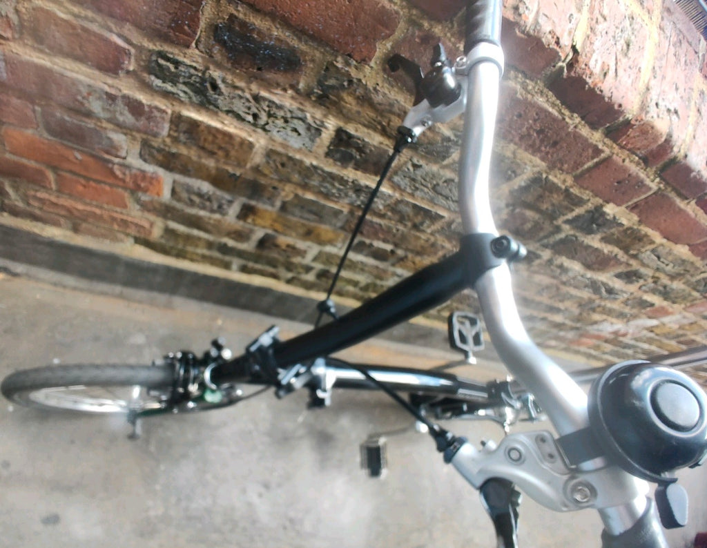 Attractive Brompton single speed folding bike leather saddle