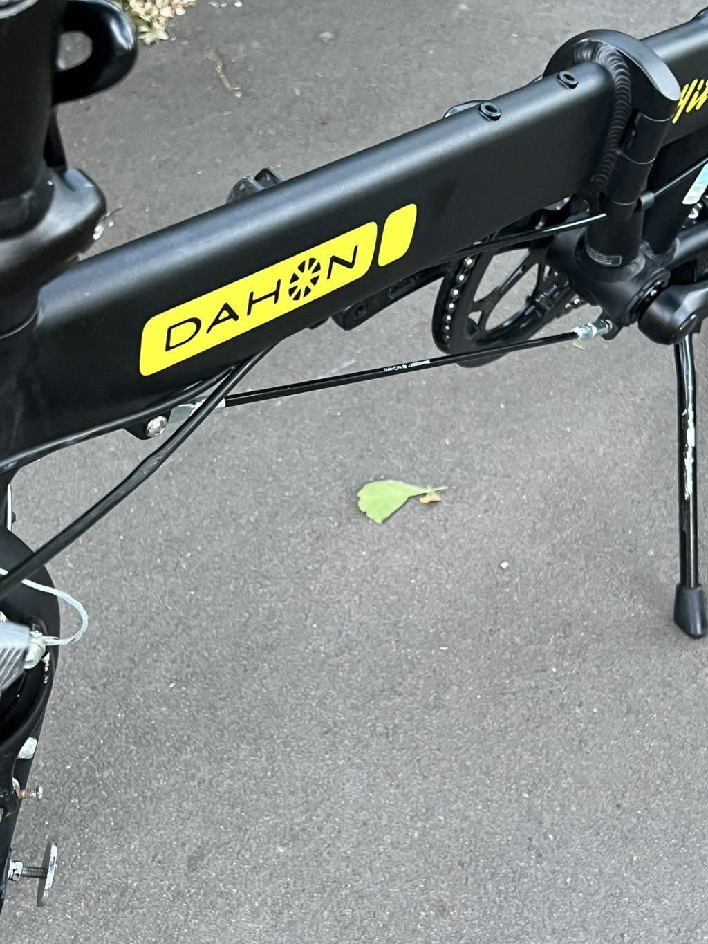 Dahon Hit 20" Wheels 11.6 kg Compact Unisex Matt Black Folding Bike {Alt Pedals}