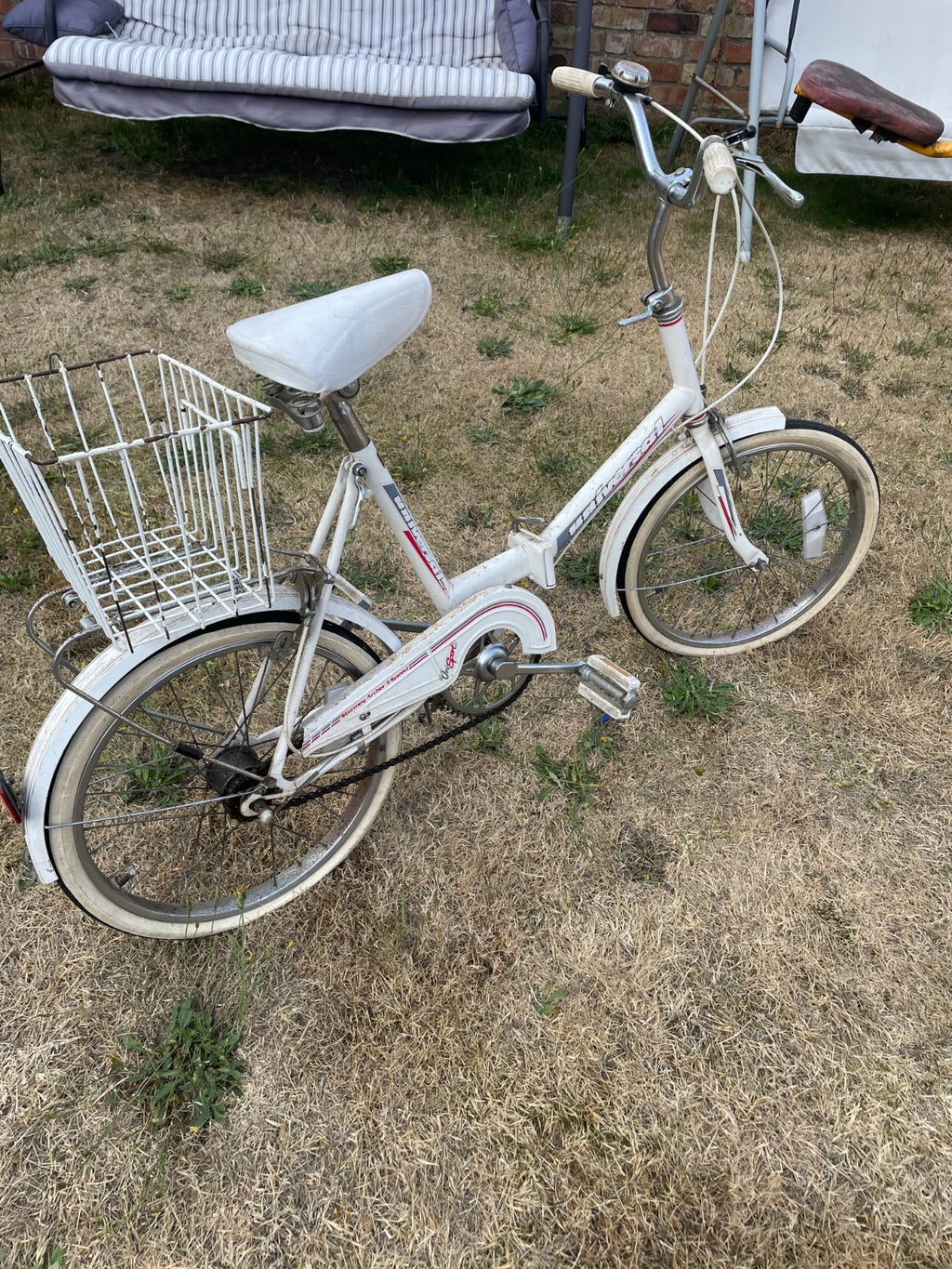 Universal  Fold Up Bike. Fold up Bike. Push Bike. Bike. Old Bike.