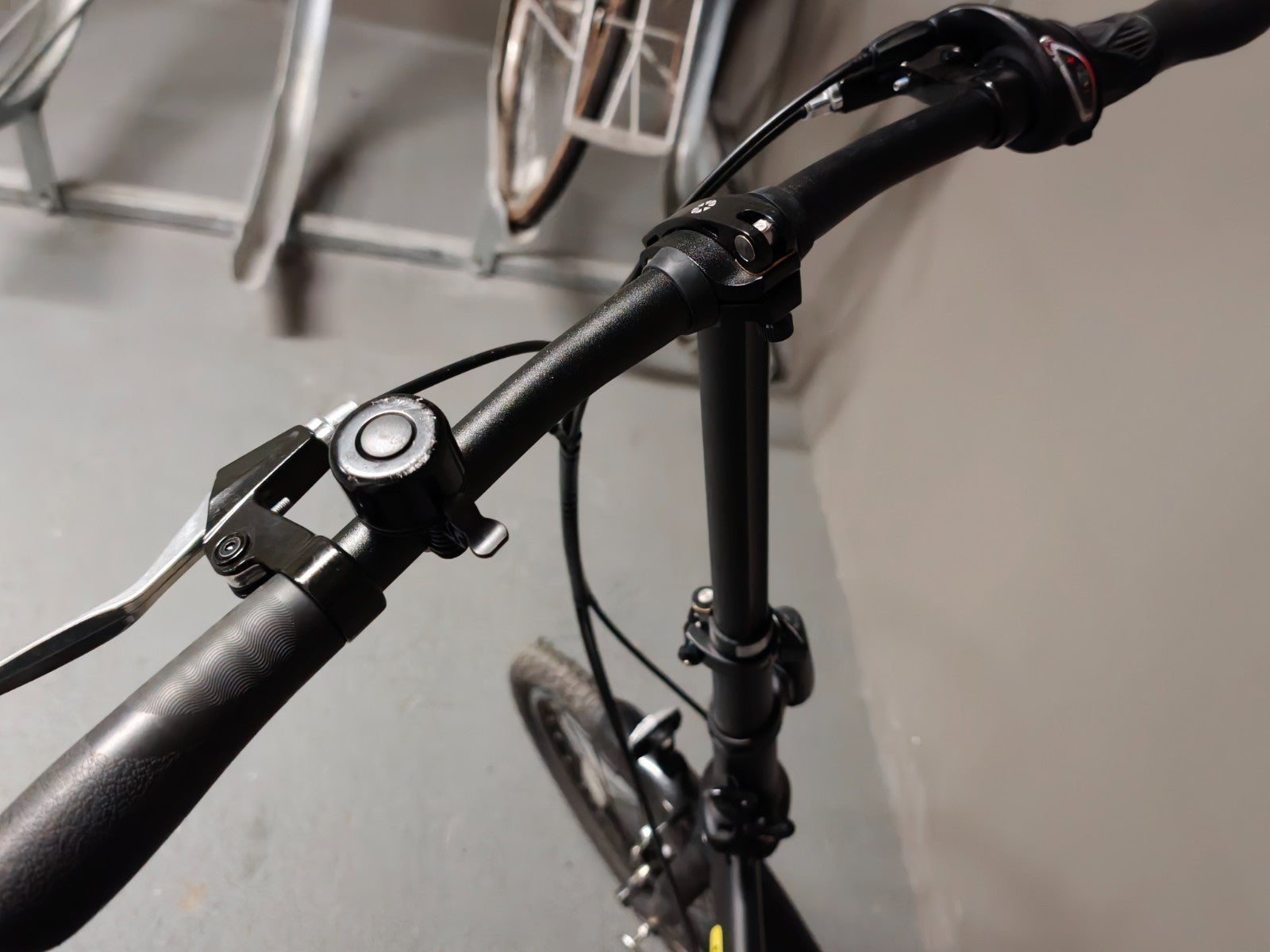 Dahon Hit 20" Wheels 11.6 kg Compact Unisex Matt Black Folding Bike