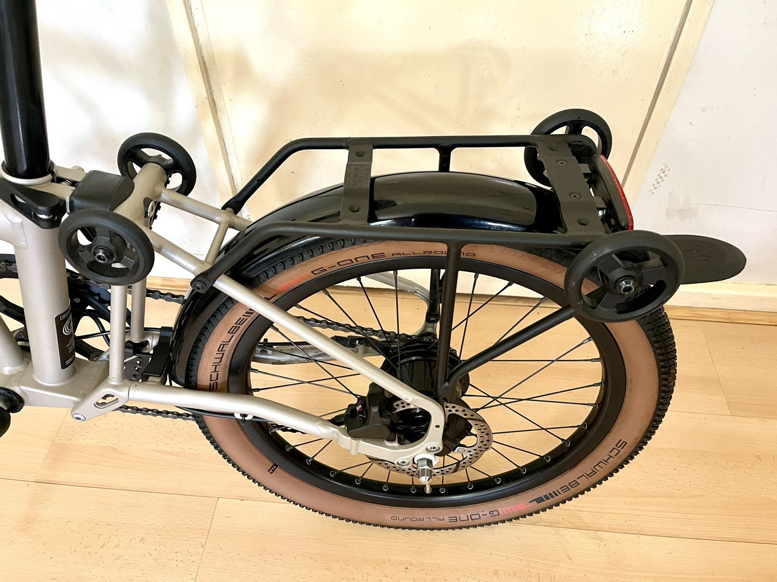Brompton G Line 8 speed with rack and Mudguards, Traildust White, Large