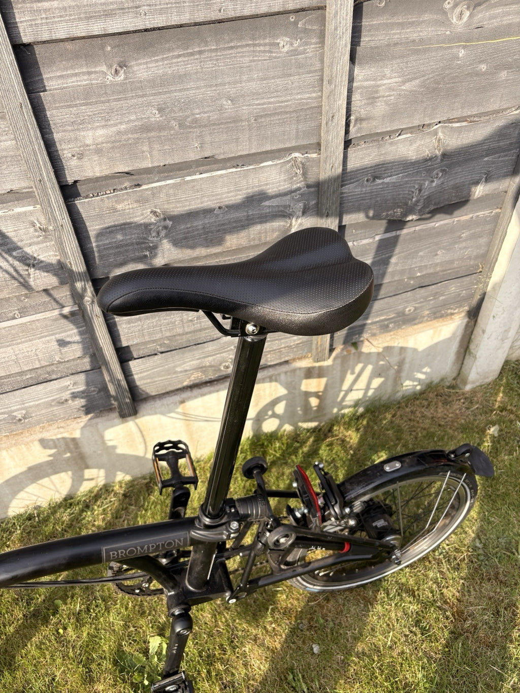 Brompton Folding Bike 16 in M Black Mudguards Rear Rack Reflectors Riser