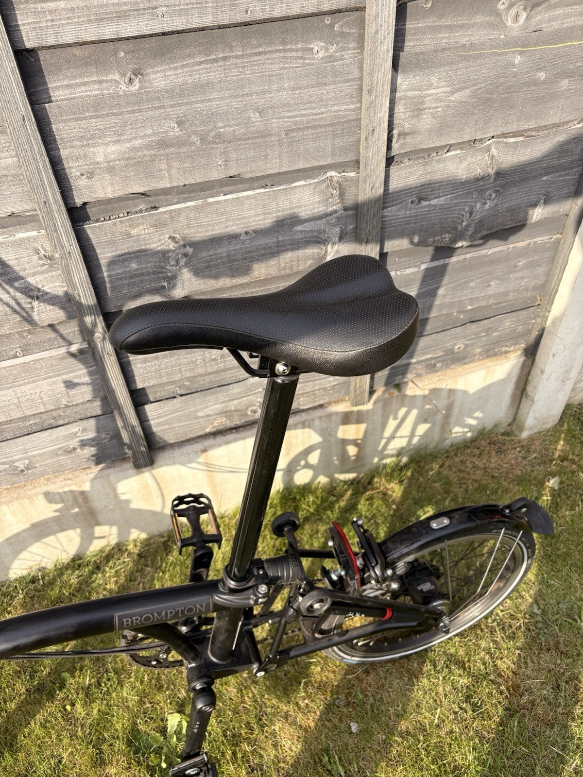 Brompton Folding Bike 16 in M Black Mudguards Rear Rack Reflectors Riser
