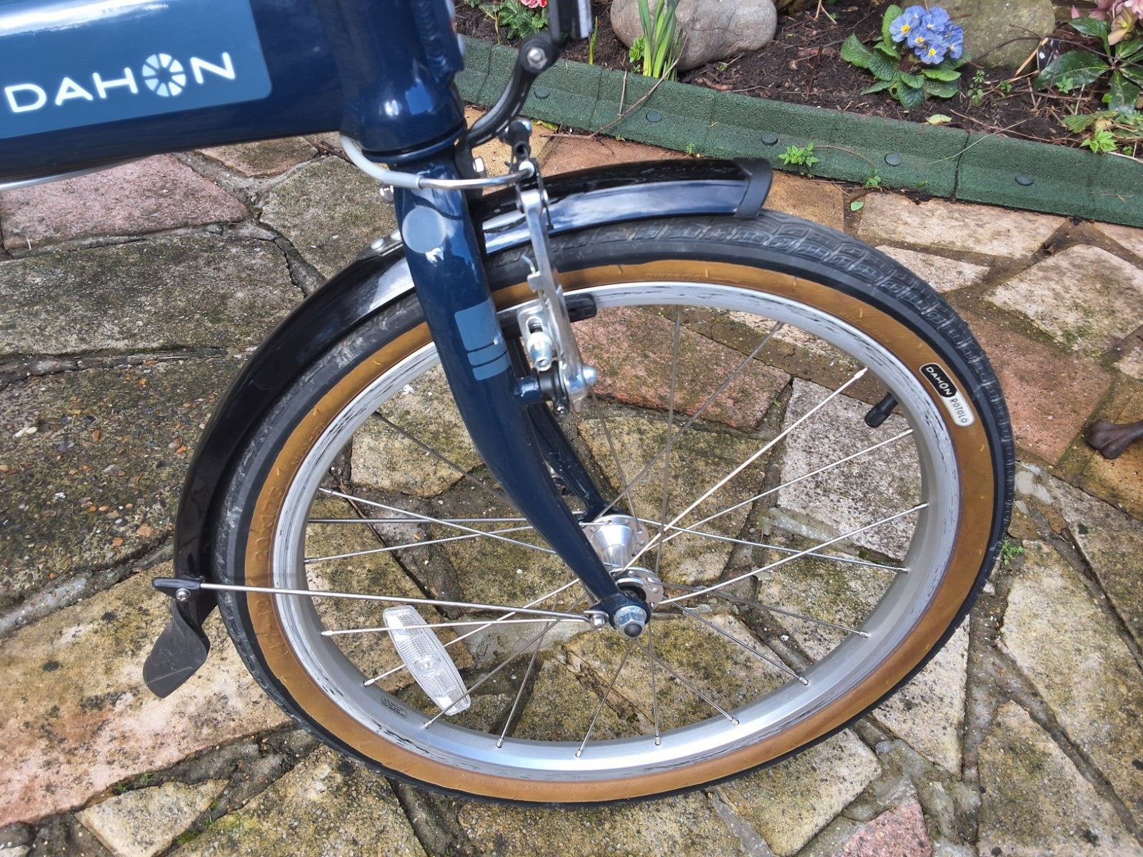 Pair of Dahon Vitesse D7  Aluminium Folding Bikes 7 Speed with Carry bags
