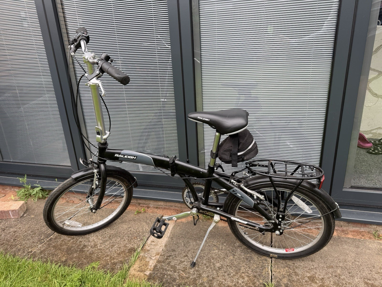 Raleigh Stowaway 20 Inch Folding Bike Black Grey