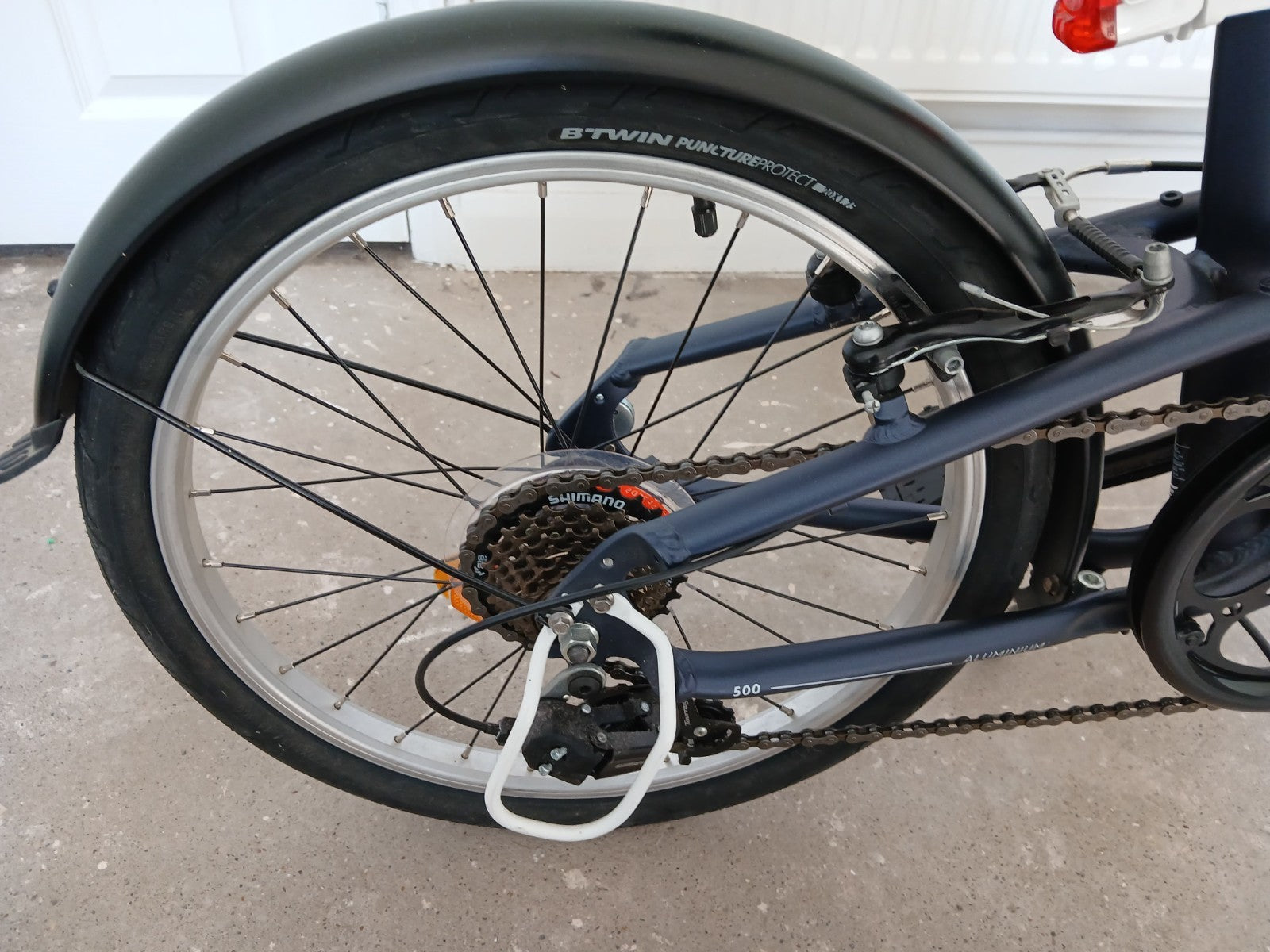 BTWIN Folding Bike 20-inch Blue (storm purple) hardly used, less than 10 miles