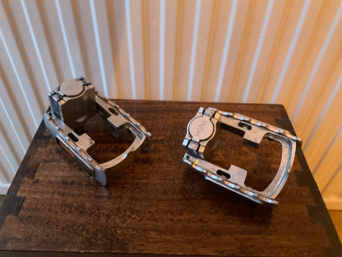 MKS FD-7 Folding Pedal Set in Silver 9/16 inch - Good Condition