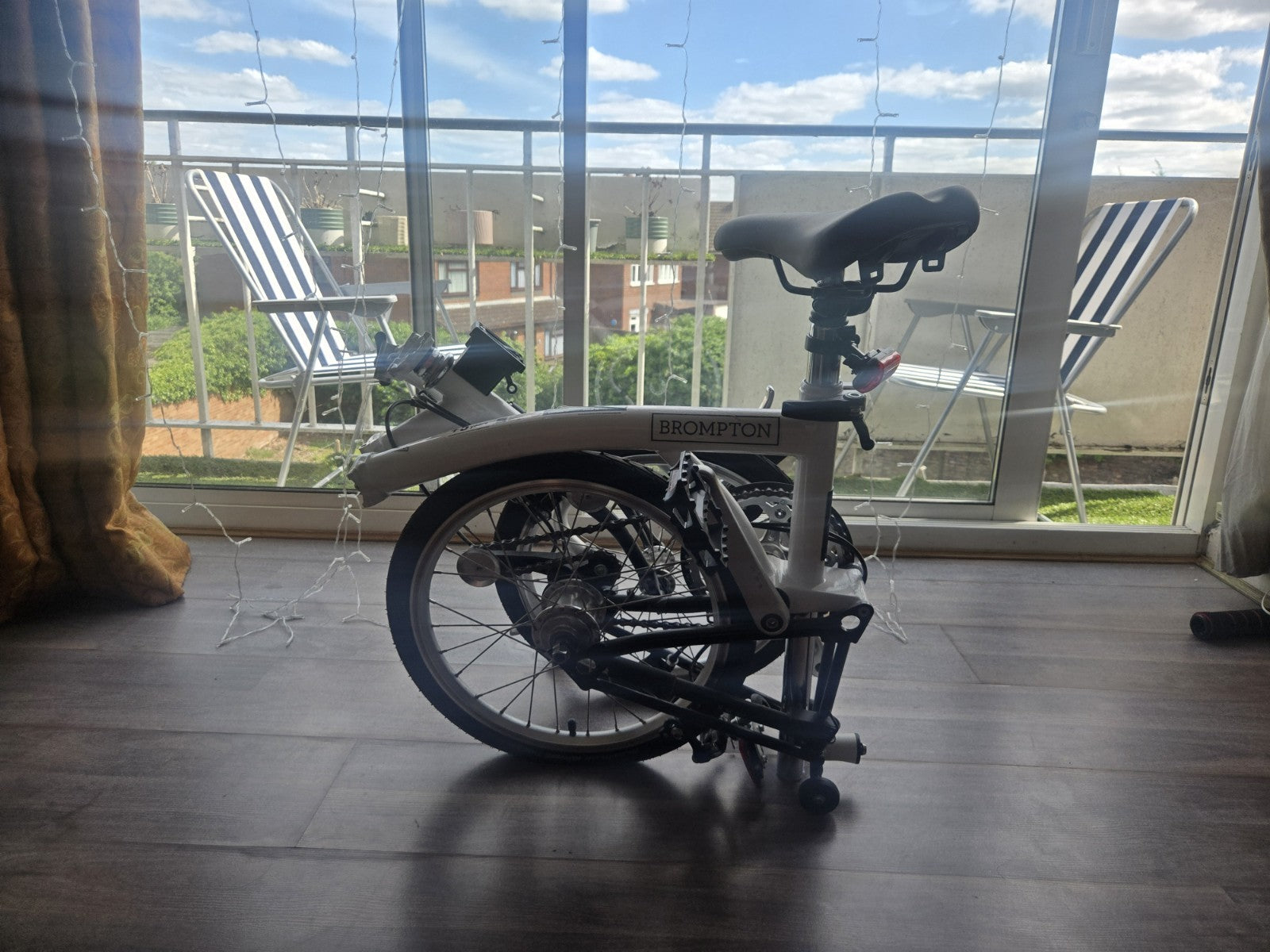White A-Line Brompton folding Bike (with basket and lock included)