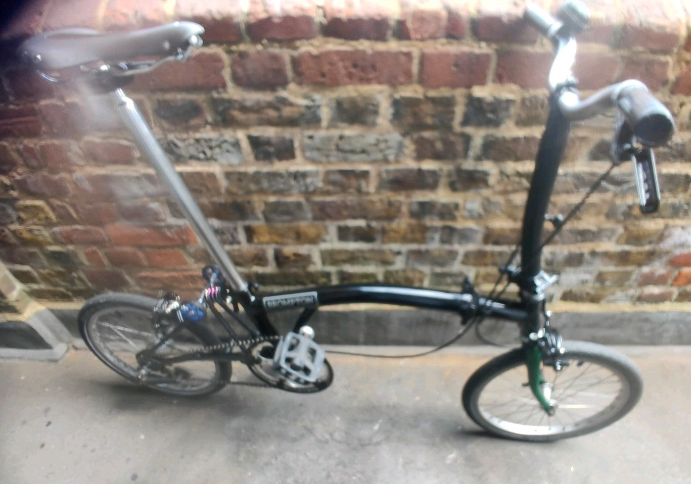 Attractive Brompton single speed folding bike leather saddle