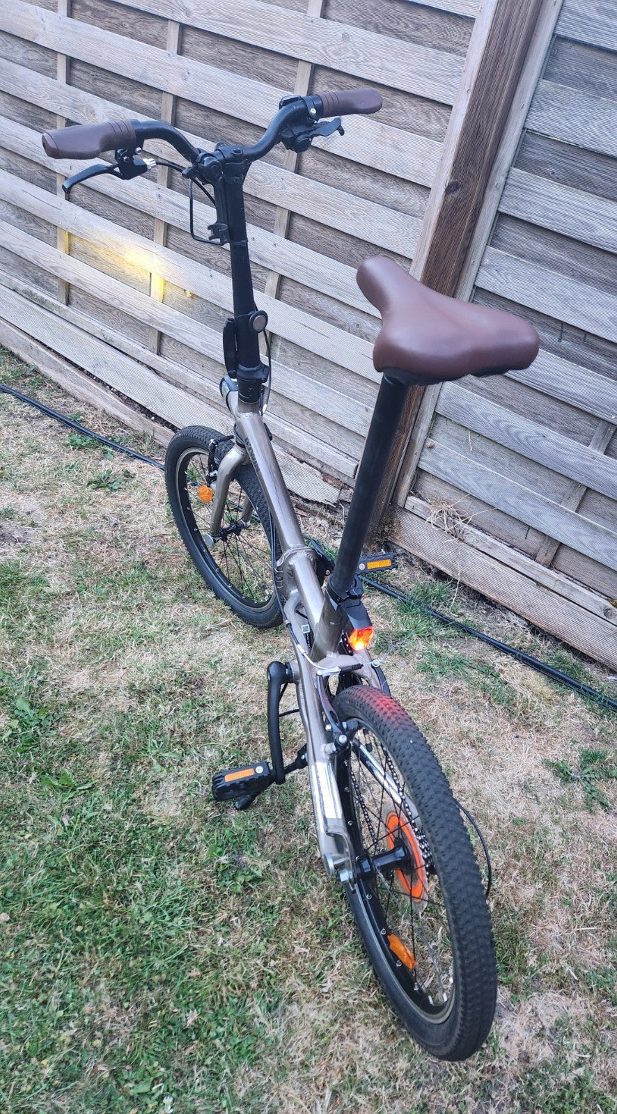Btwin Tilt 900 Folding Bike 9 Speed Lightweight.
