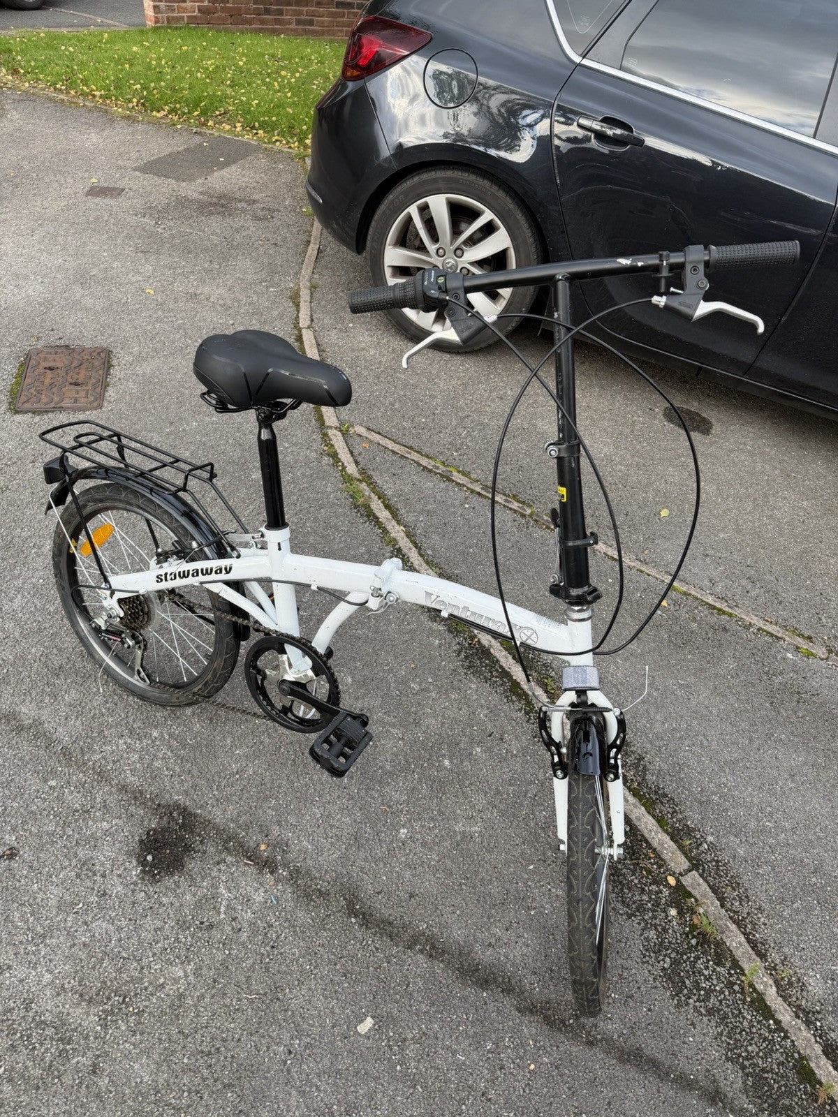 Stowaway Venture X9 20in Folding Bike 6 Speed White/Black Rear Rack Mudguards