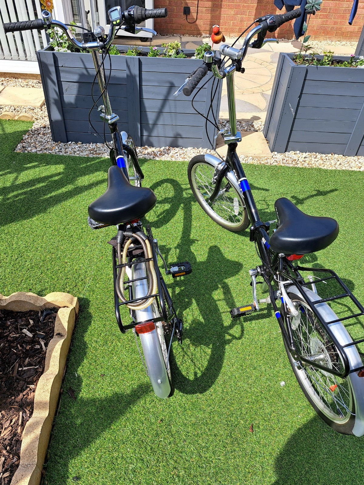 Pair of folding bikes Aktiv A6 by Raleigh - Never used.