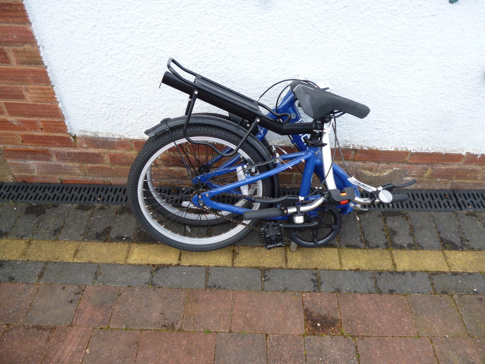Apollo Tuck Folding Bike - 20" Wheel