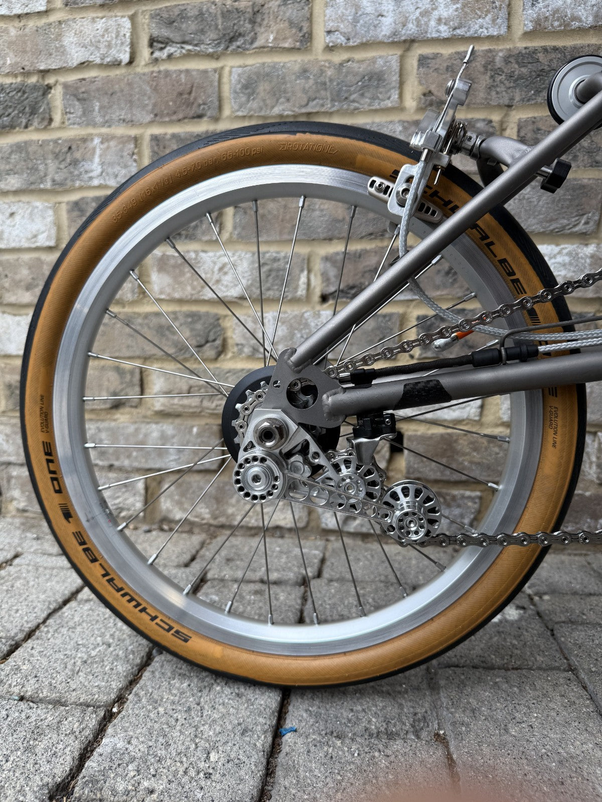 Brompton White Superlight Titanium S2E-X + OVER £400 UPGRADES - WORLDWIDE SHIP