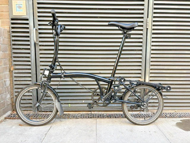 Brompton M6R c-type folding bike - 6 speed, black w. rear rack and front bag