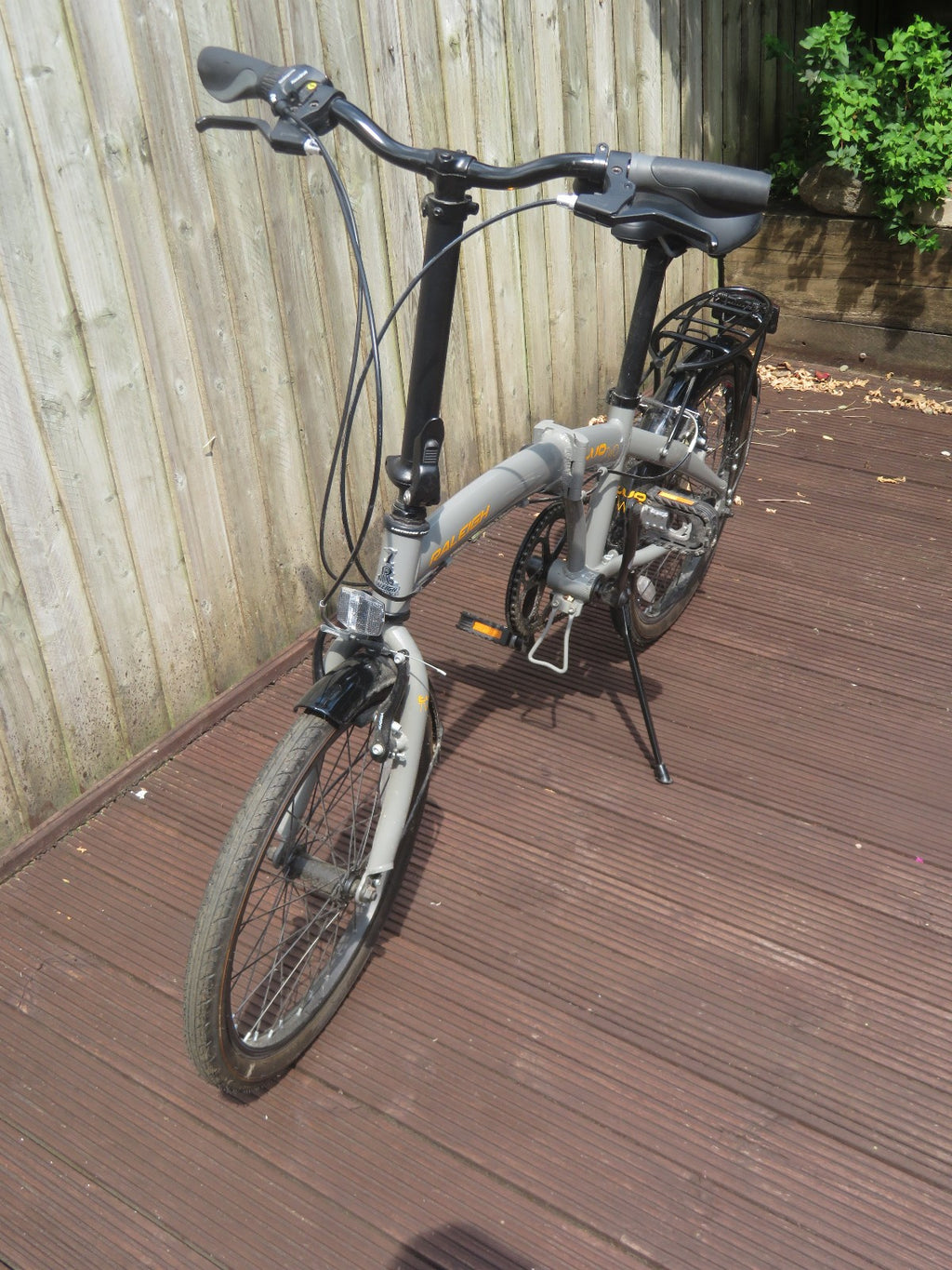 Raleigh Evo 20in Folding Bike Grey/Black Small Flat Bar Rear Rack Mudguards