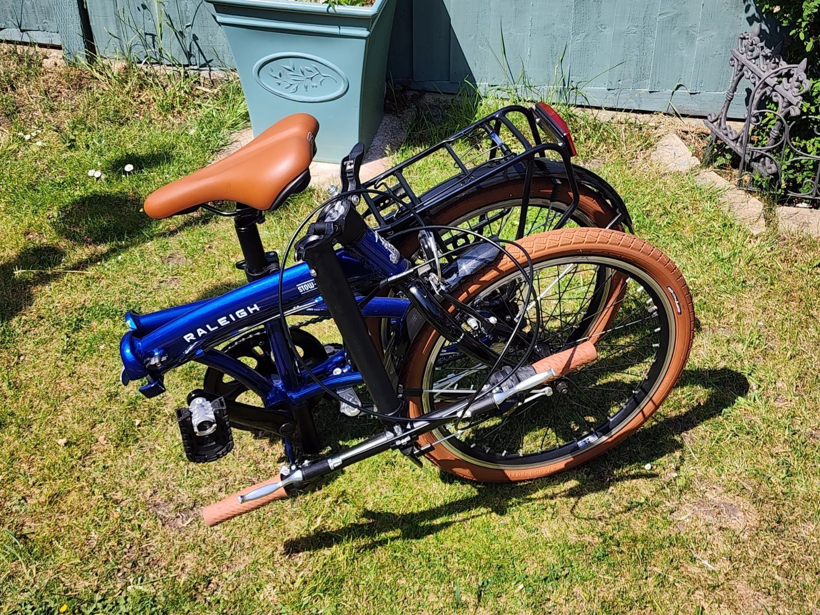 Raleigh Stow A Way / Stowaway - Folding Bike - Lightweight and Compact 20 Inch