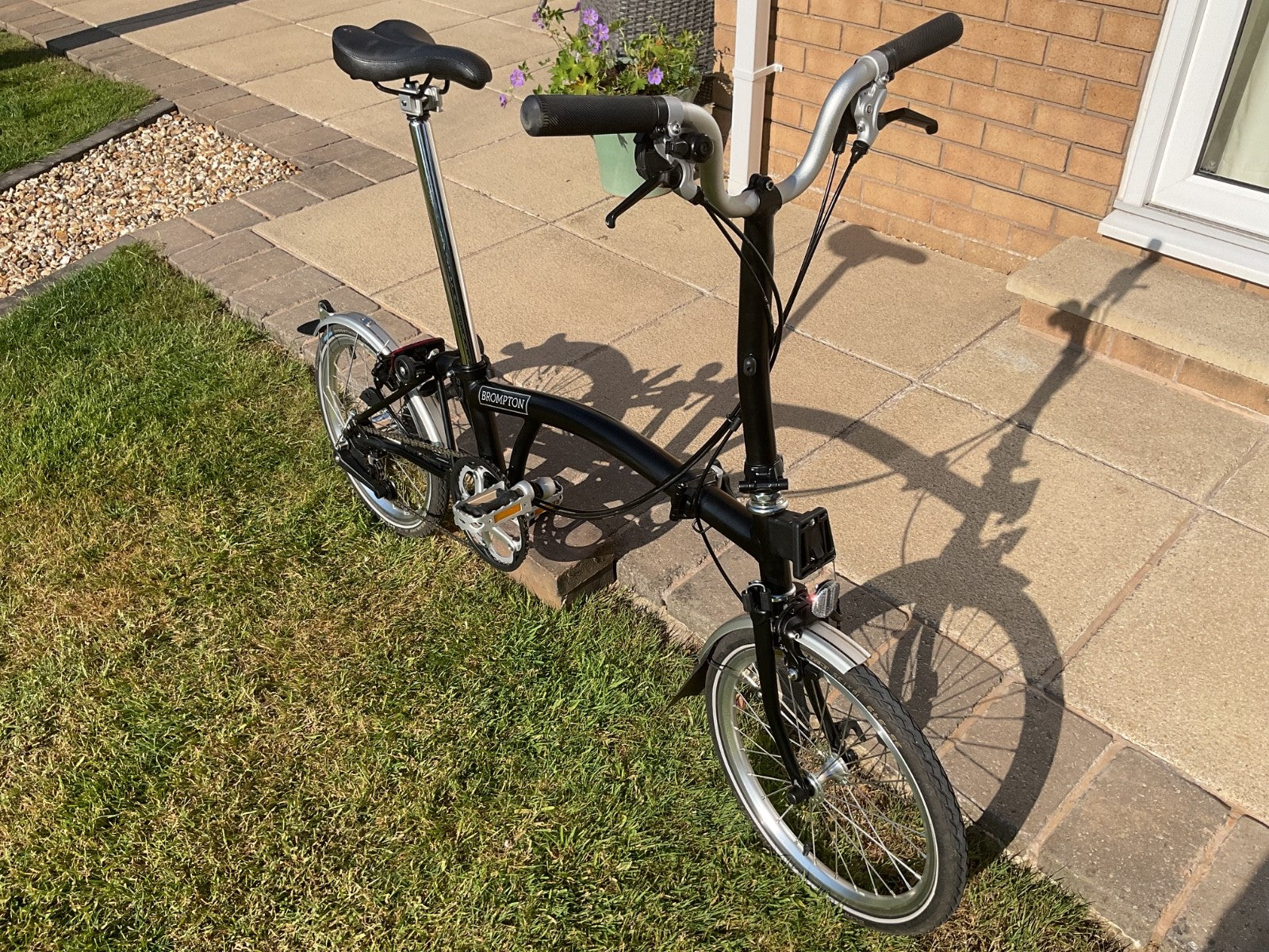 2021 Brompton M6L (C Line) Immaculate Condition. 6 Speed. Front carrier Bag