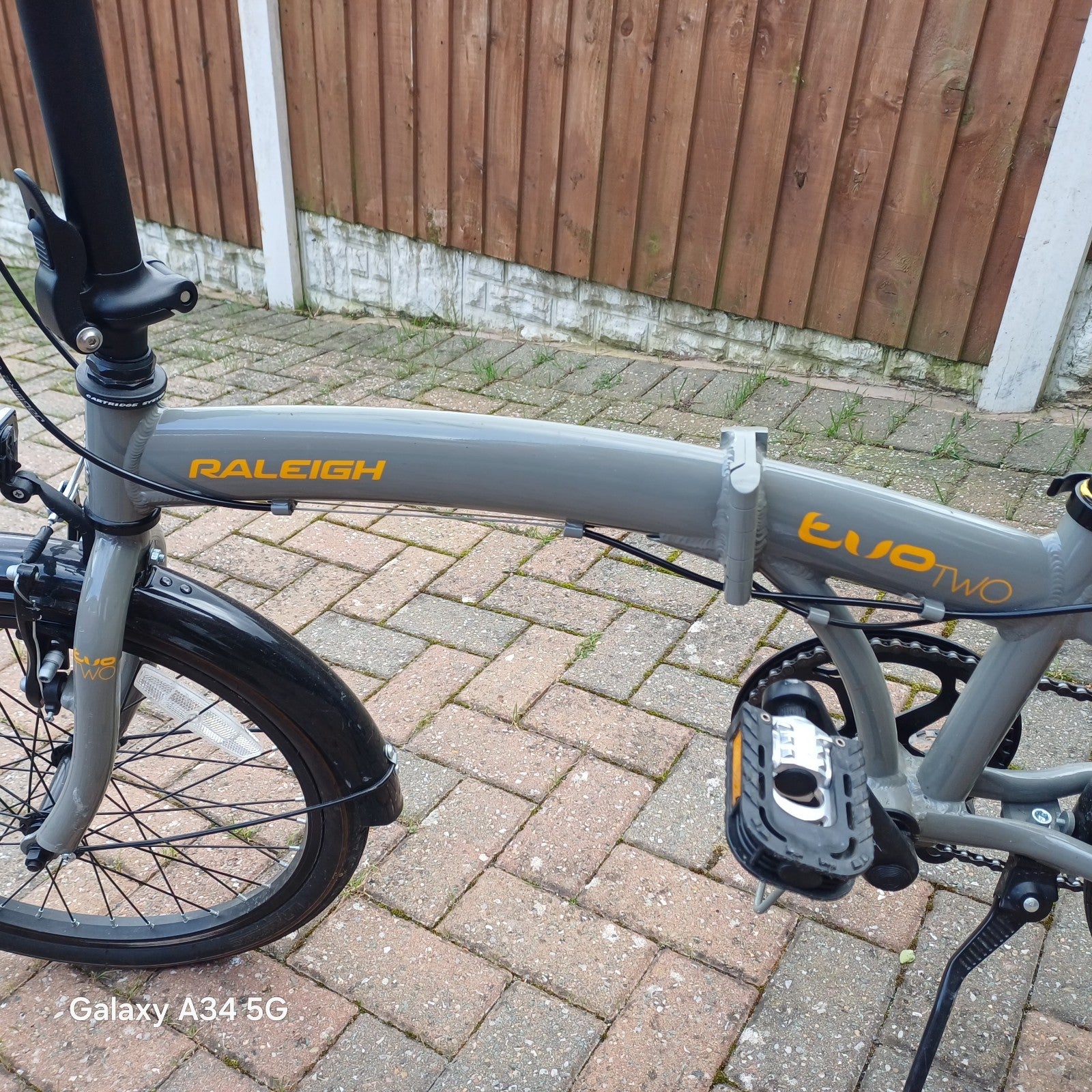 Raleigh Evo 2 Folding Bike 7-Speed Shimano Gears Grey