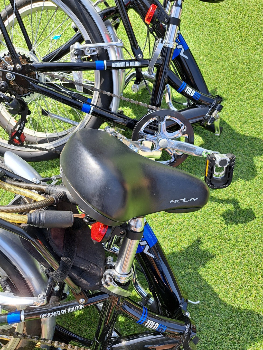 Pair of folding bikes Aktiv A6 by Raleigh - Never used.