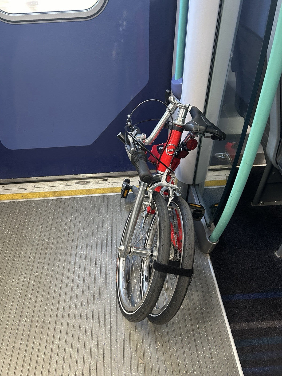 VGC Giant Halfway Folding Bike 20”  7 Spd Commuting Train Camper Travel Shimano