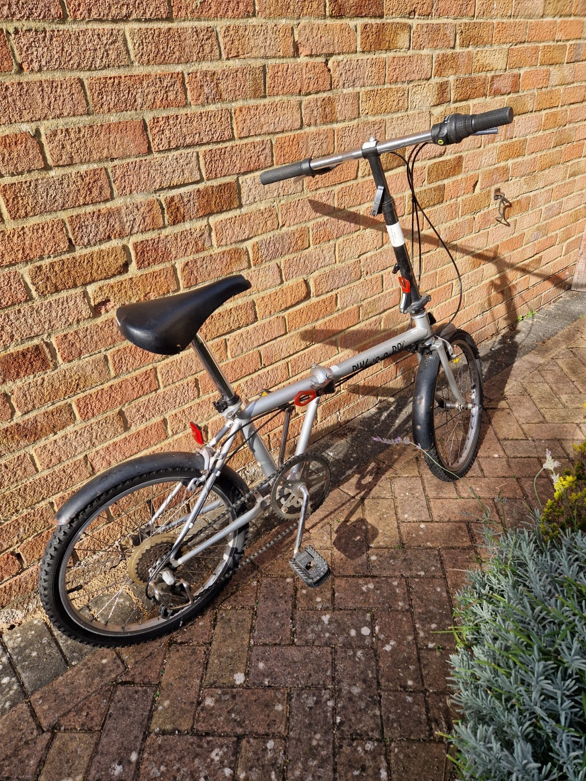BULL DOG Touring 20in Silver Folding Bike 6-Speed Shimano RevoShift Steel