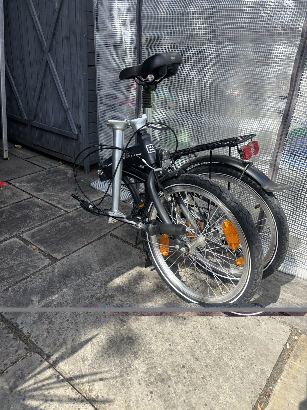 RUCK 20in Folding Bike 7 Speed Black/Silver V-Brakes Rear Rack Mudguards