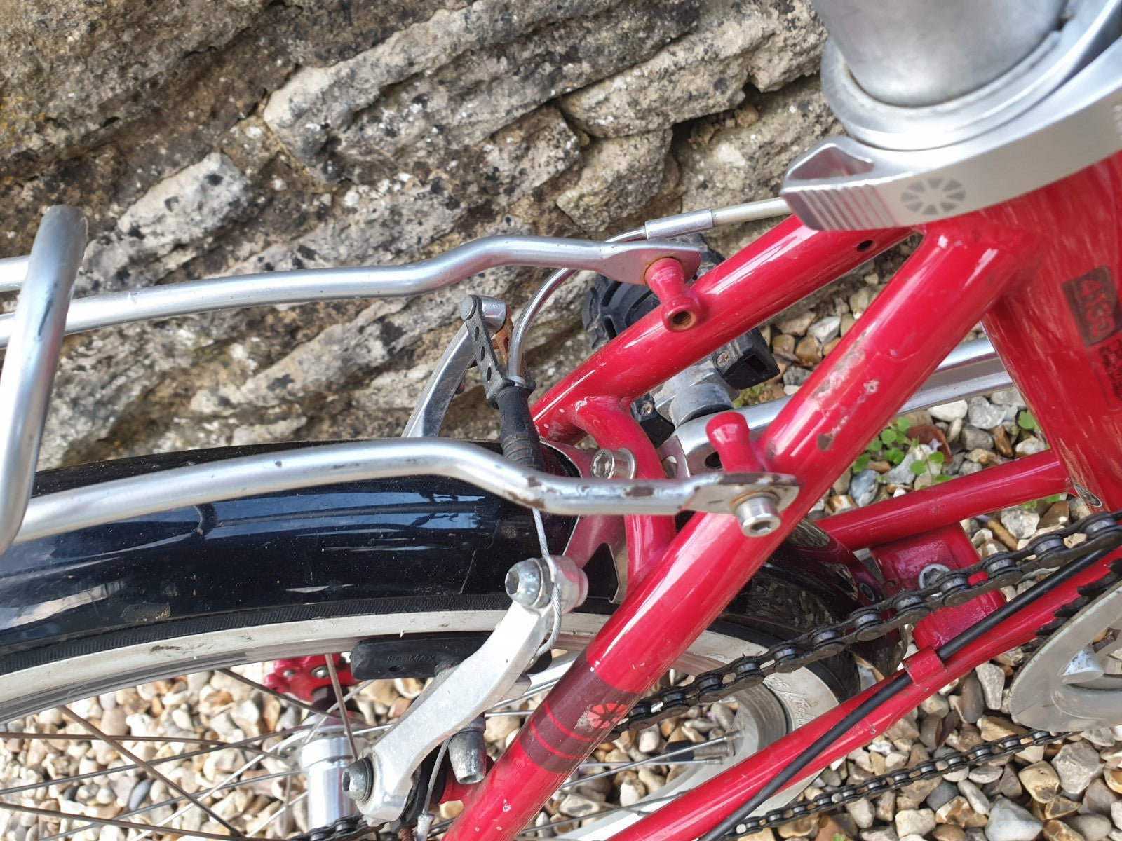Dahon Speed D7 with pump in the Seatpost. 7 speed rapid rise gears.