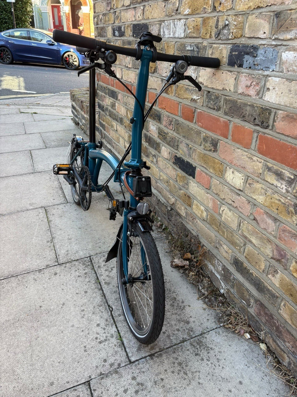 Brompton C Line 2-Speed Folding Bike Ocean Blue – Excellent Condition + Lights