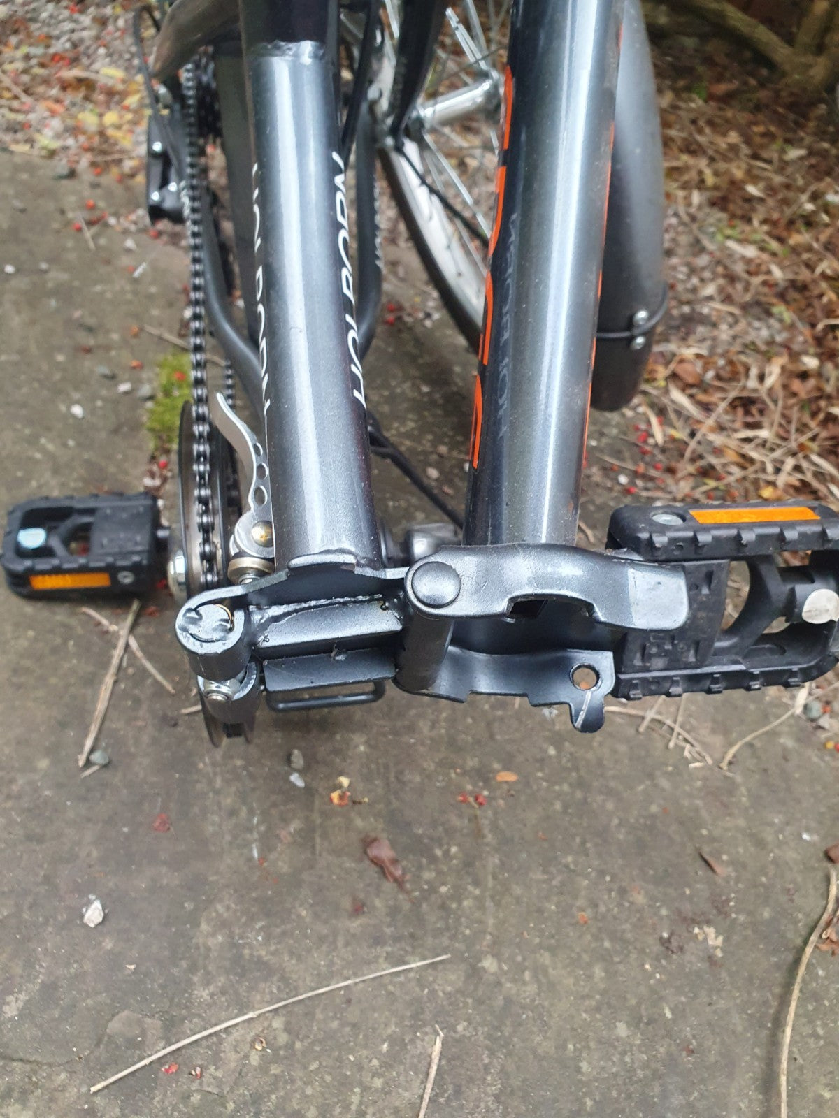 Holborn Challenge 20-inch Wheels Folding Bike Unisex With 6 Gears.