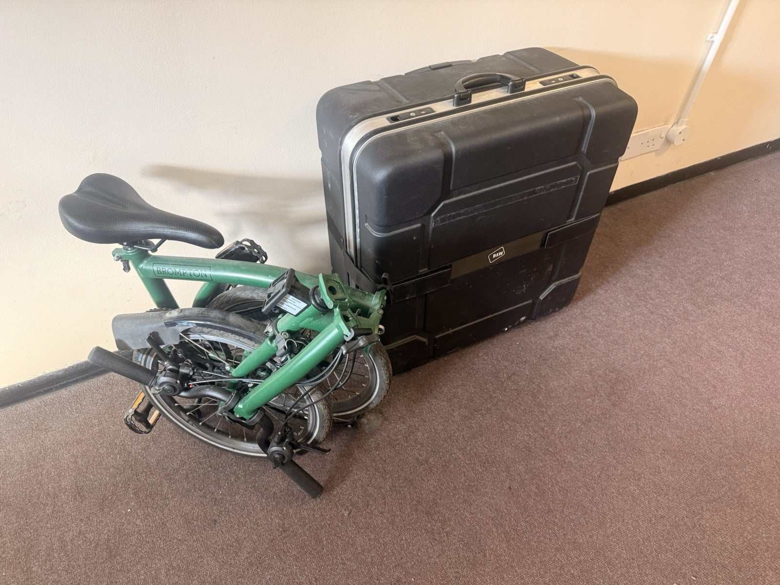 2023 Brompton C Line 6 speed upgraded suspension block and B&W Brompton suitcase