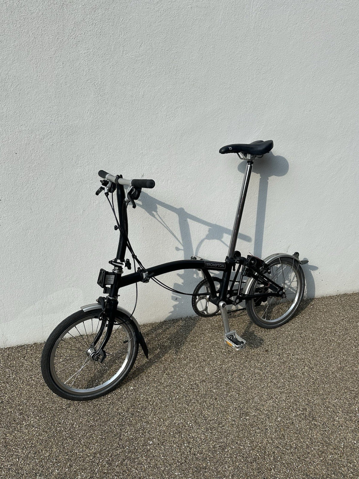 Brompton Folding Bike Black 2021 6 Speed - Very good condition - collection only