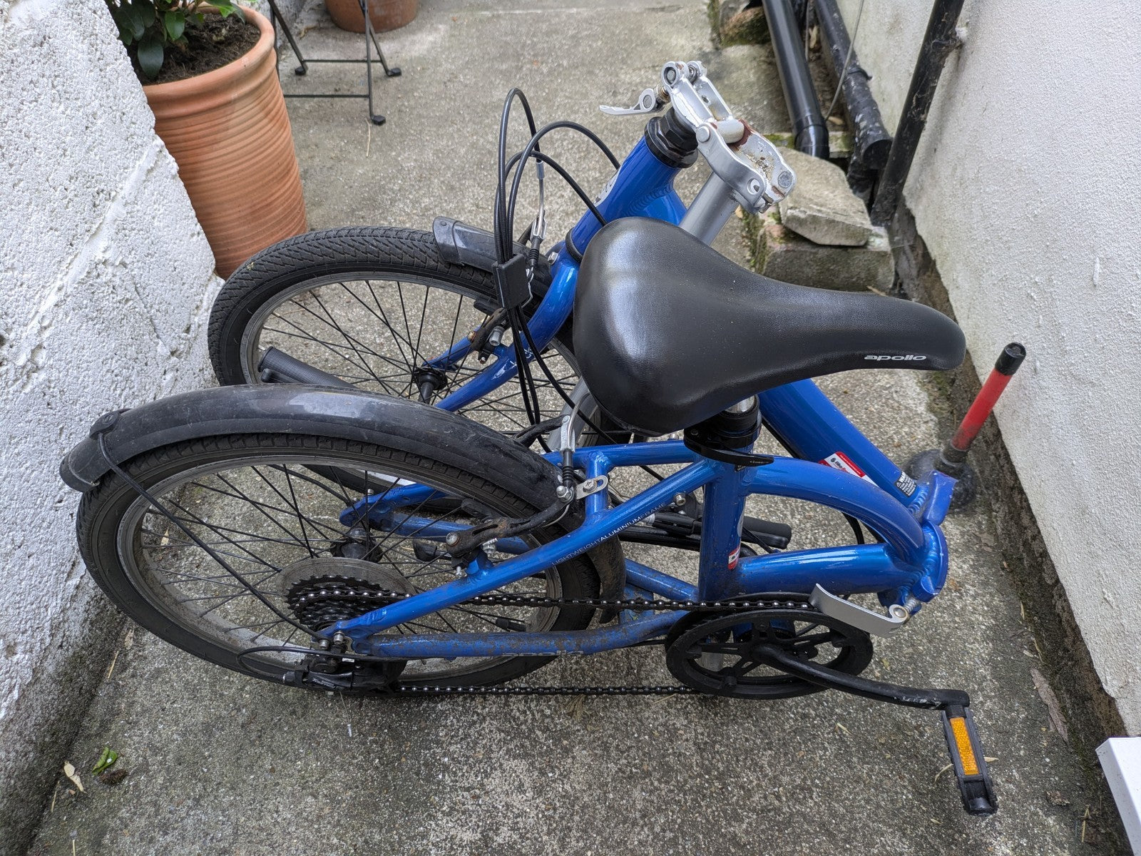 Apollo Tuck 6 Speed 20″ Folding Bike - Blue