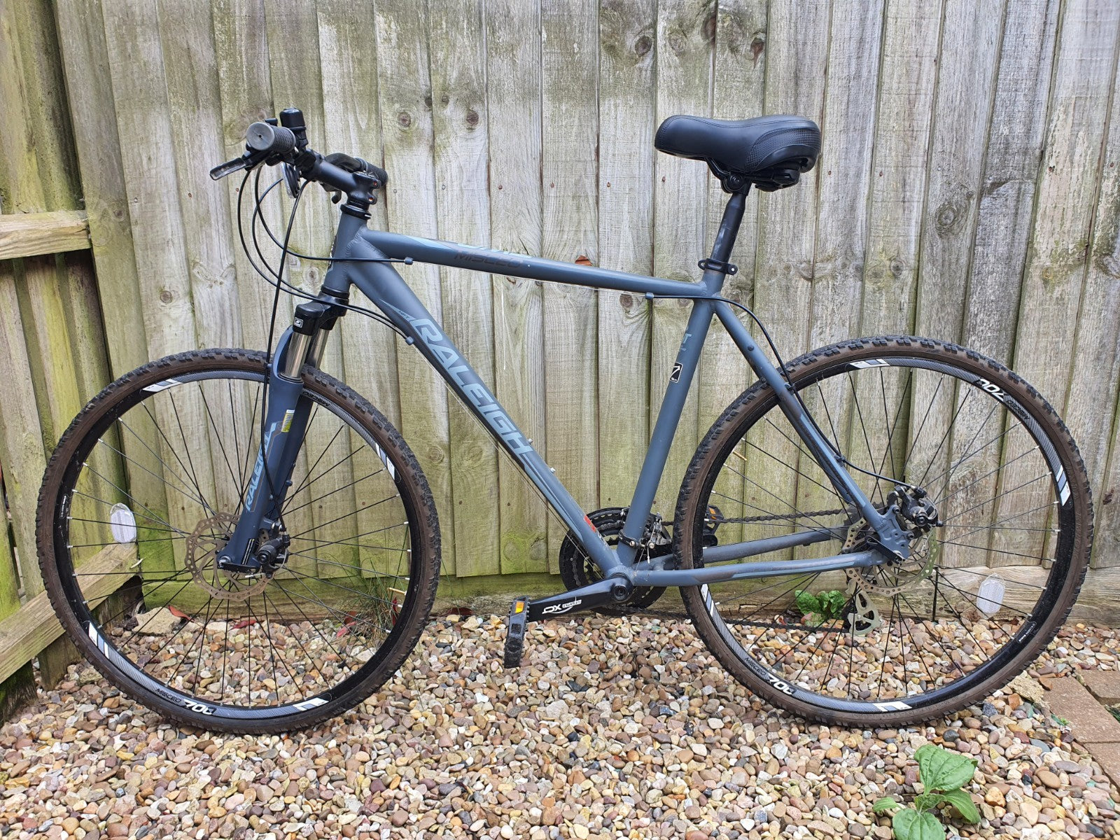 Raleigh Misceo bike 700c wheels good condition collection only