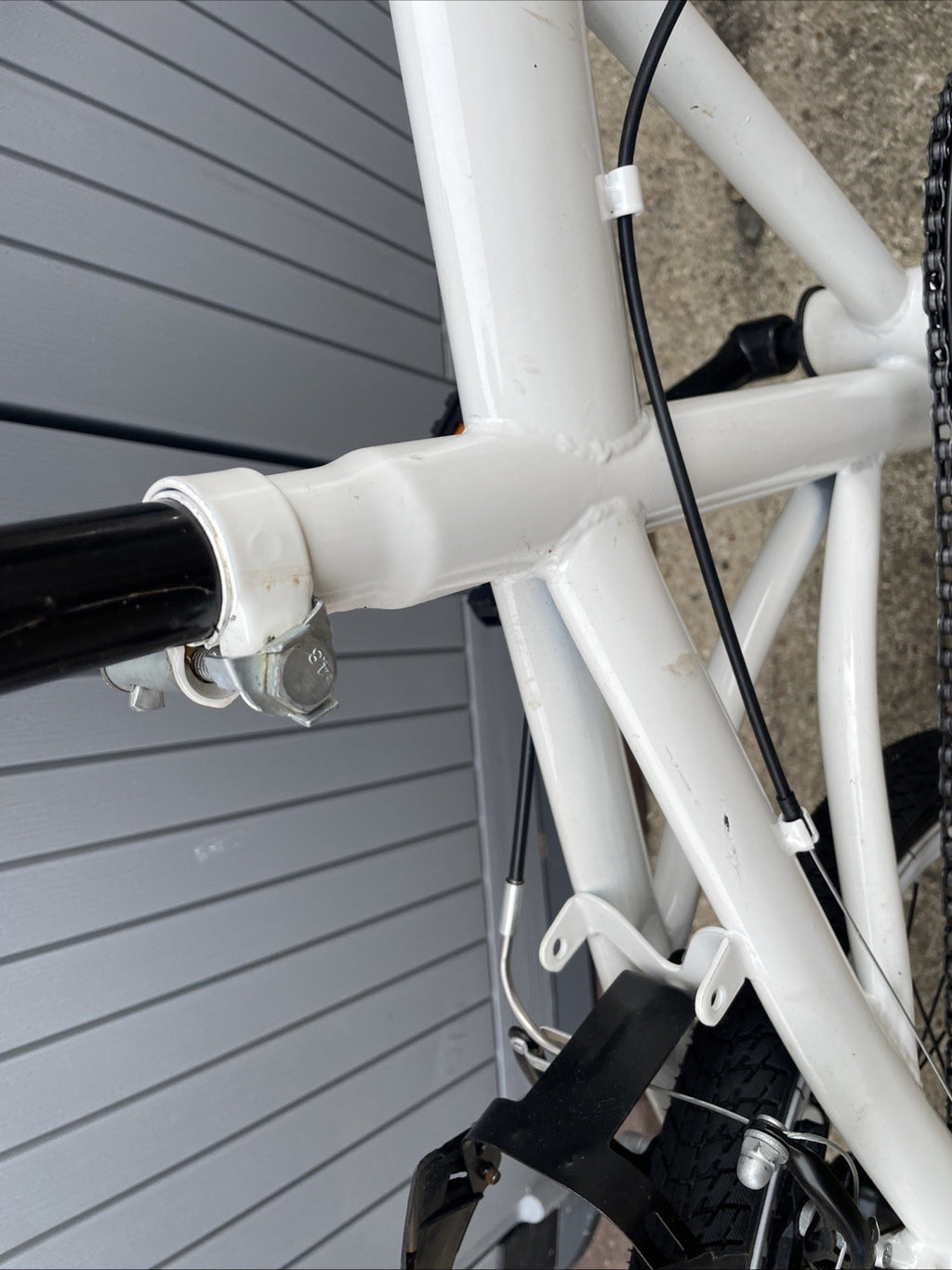 Fold Up Bike With Canvas Carry Bag Used twice Colour White